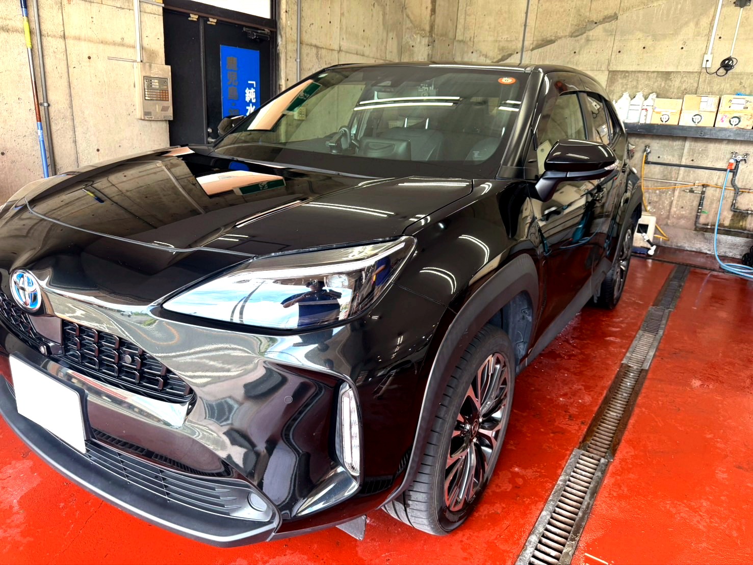 黒いボディの深い艶。洗車工房の施術車両です。
